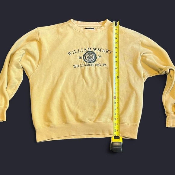 Vintage William & Mary College Williamsburg Virginia Yellow Sweater Medium - Picture 7 of 8